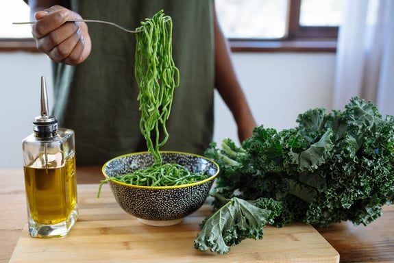 Lutein und Zeaxanthin – wie sie den Augen helfen und wo sie drin stecken